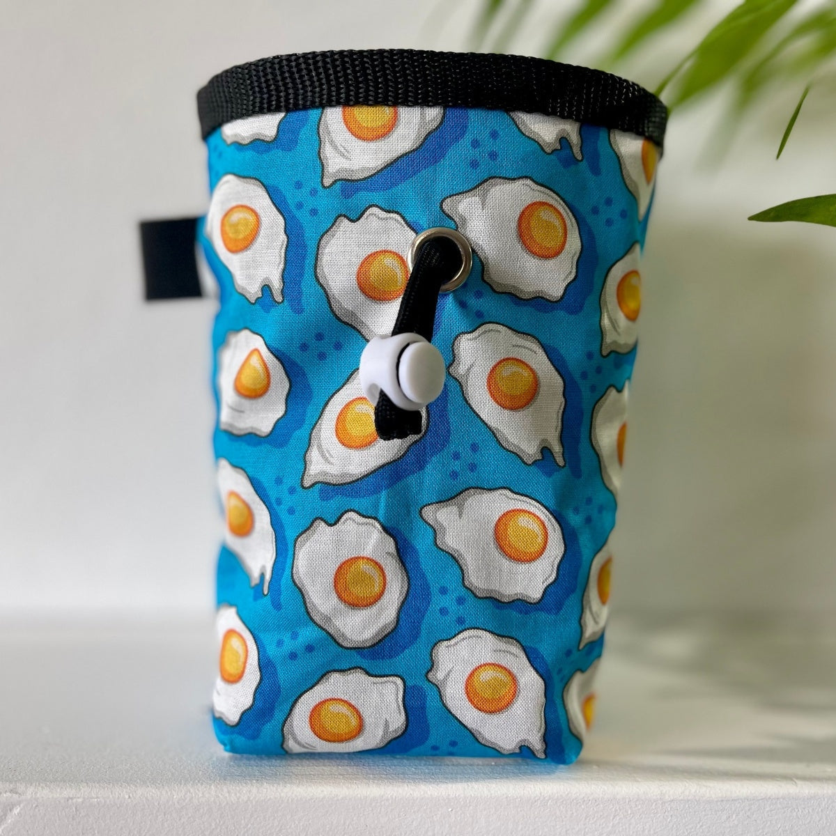 nativa-handmade-fried-egg-chalk-bag